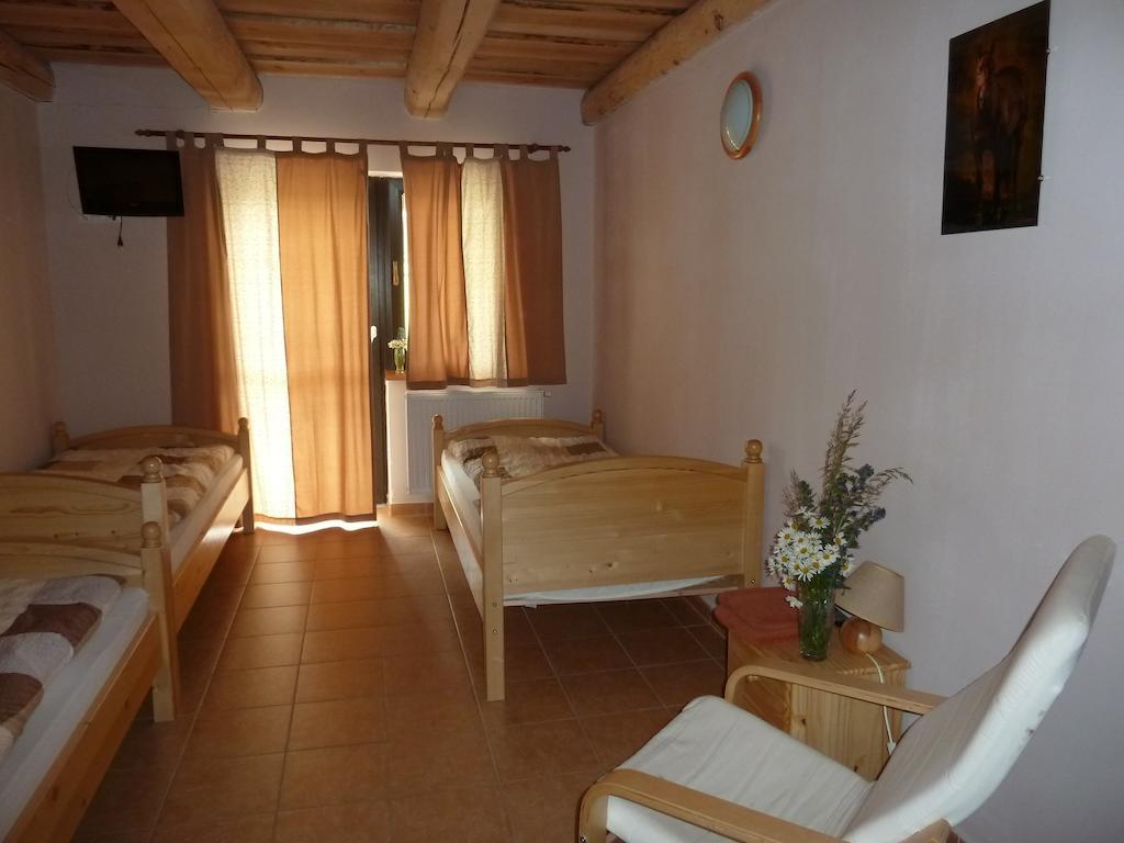 Q Ranch Hotel Bezdekov  Room photo