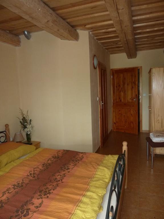 Q Ranch Hotel Bezdekov  Room photo